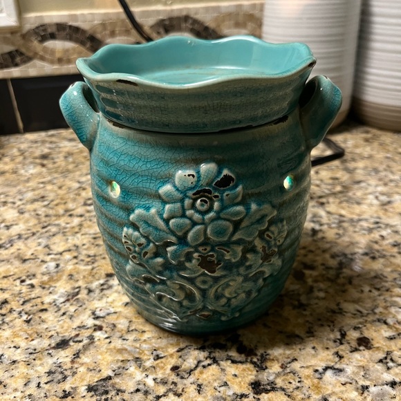 Scentsy Rustic Bloom Turquoise Wax Warmer - Picture 1 of 6
